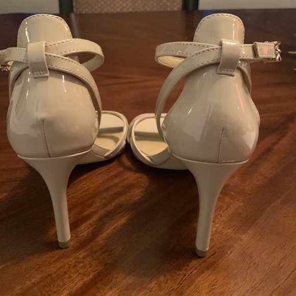 ‼️New!! Michael Kors Kimberly Patent Sandals - Picture 6 of 10
